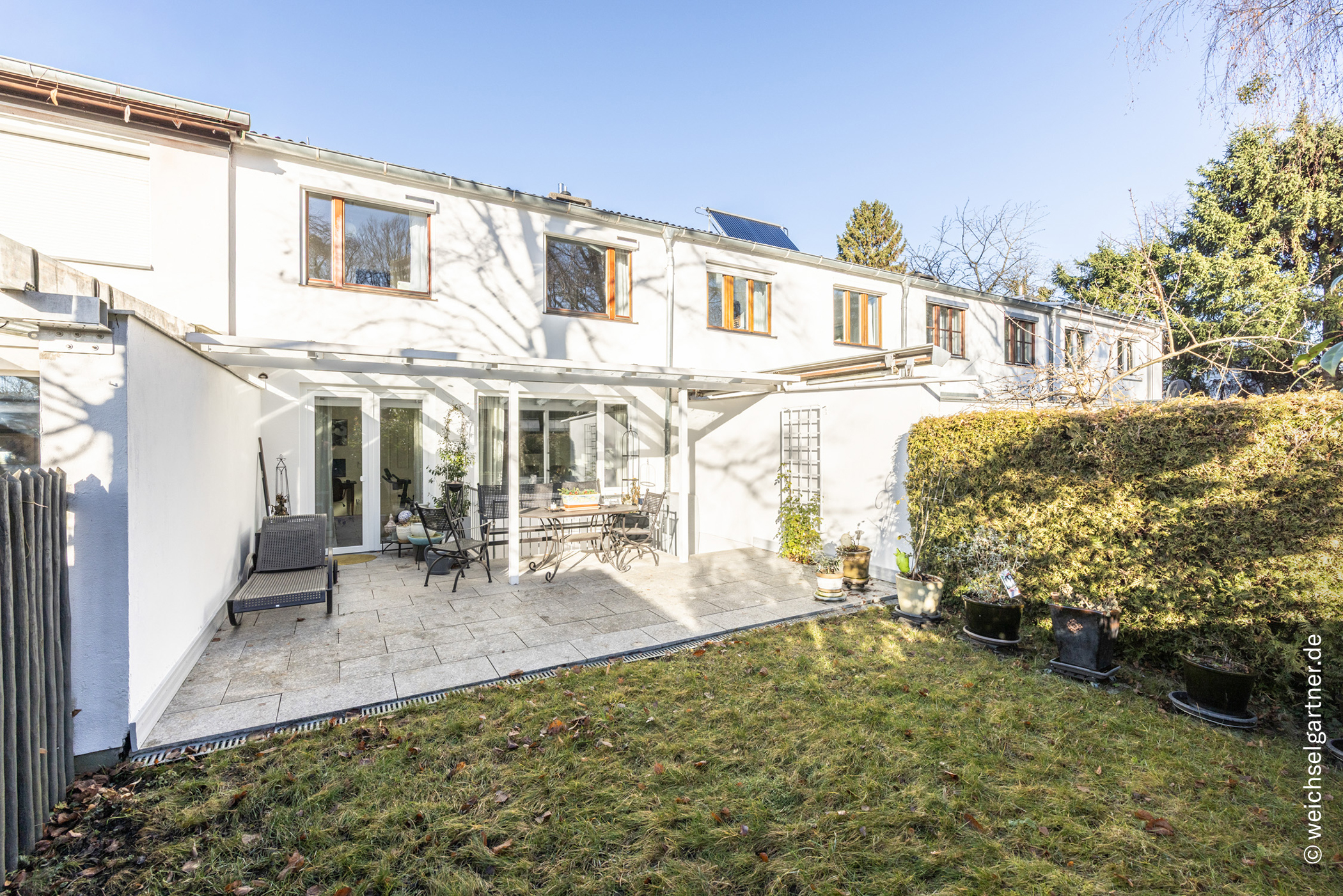 Reihenmittelhaus mit Südgarten in zentraler und begehrter Wohnlage nahe dem Cosimabad, 81927 München, Reihenmittelhaus