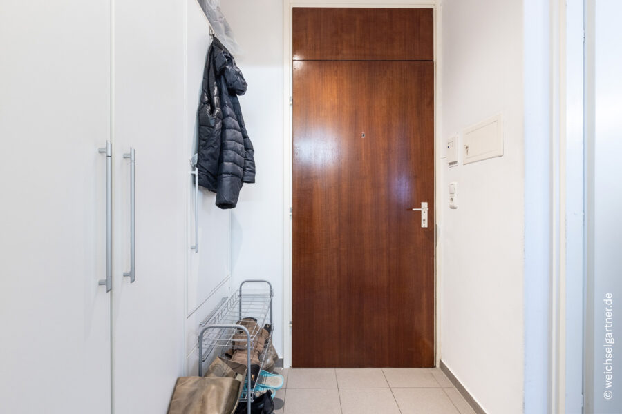Vermietetes Appartement mit praktischem Grundriss und großer Loggia - Eingangsbereich