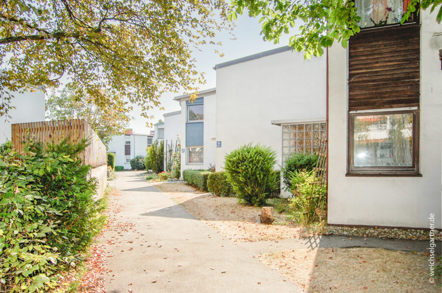 Reiheneckhaus mit großem Garten - 1749