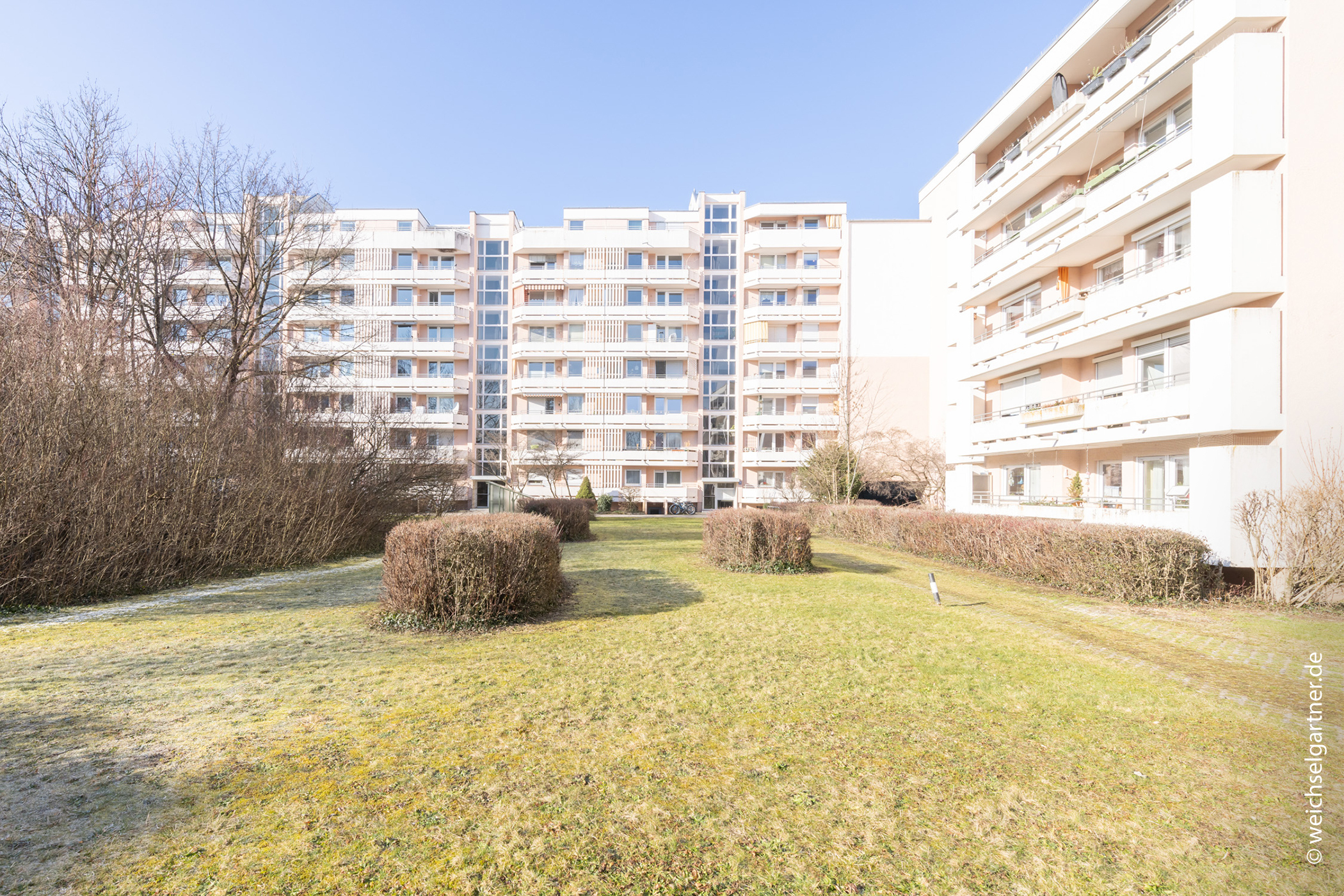 Geräumige Eigentumswohnung am Ostpark mit zwei Loggien, 81735 München, Etagenwohnung