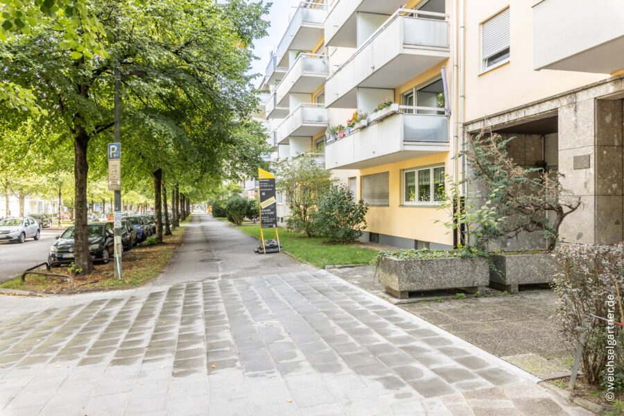 Bezugsfreie 3-Zimmer-Wohnung mit Balkon in ruhiger und zentraler Lage am Partnachplatz - Vordere Hausansicht