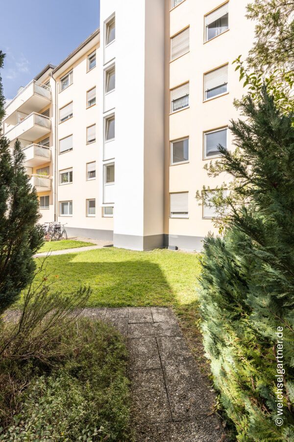 Bezugsfreie 3-Zimmer-Wohnung mit Balkon in ruhiger und zentraler Lage am Partnachplatz - Weitere Innenhof-Aufnahme