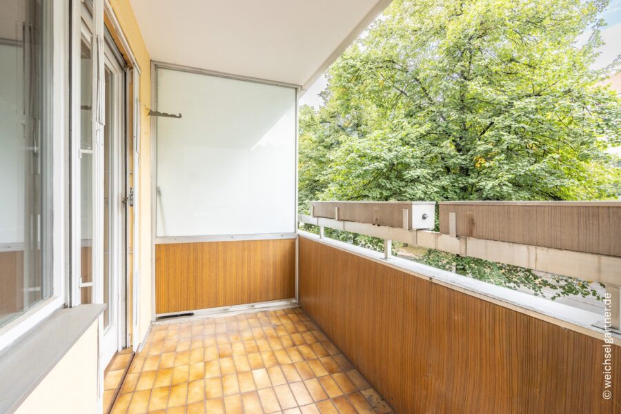Bezugsfreie 3-Zimmer-Wohnung mit Balkon in ruhiger und zentraler Lage am Partnachplatz - Überdachter Balkon