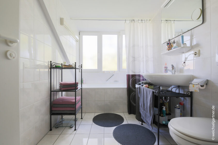 Eigentumswohnung in charmanter Wohnanlage - Tageslicht Badezimmer