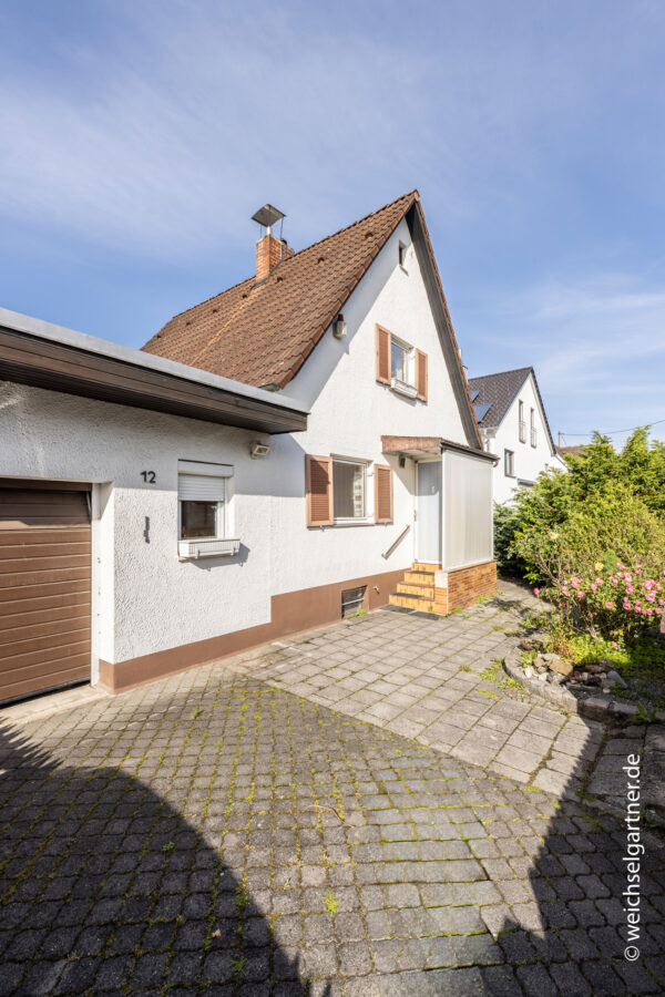 Attraktives Wohnbaugrundstück in guter, grüner und ruhiger Lage mit sonnigem Südwest-Garten - Vorderer Grundstücksbereich