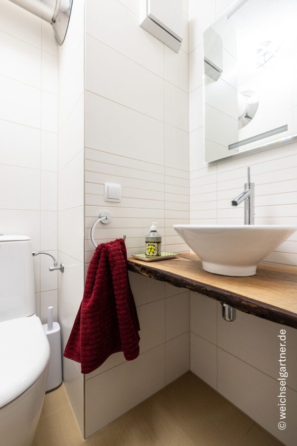Energetisch saniertes Reihenhaus mit PV-Anlage und großem West-Garten - Gäste-WC
