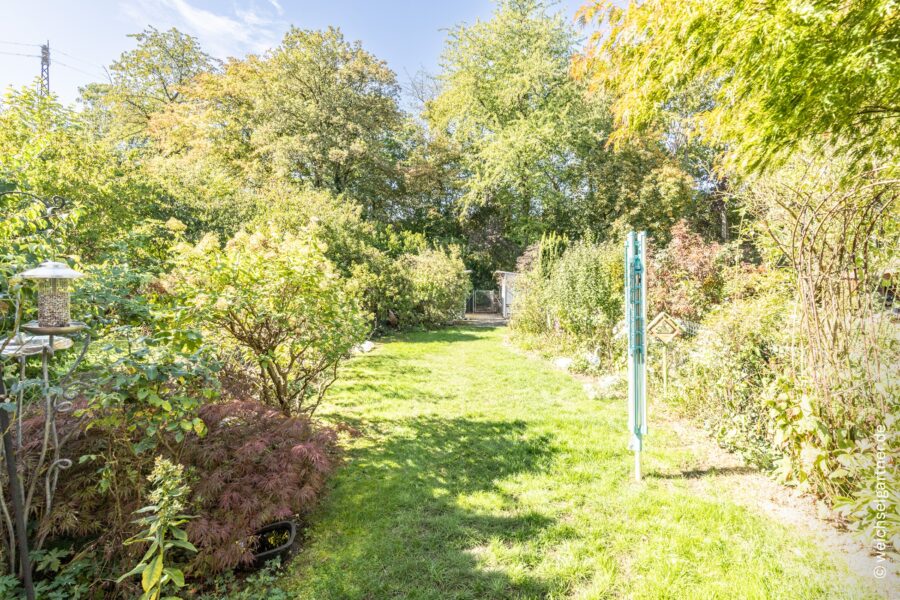 Energetisch saniertes Reihenhaus mit PV-Anlage und großem West-Garten - Eingewachsener Gartenbereich