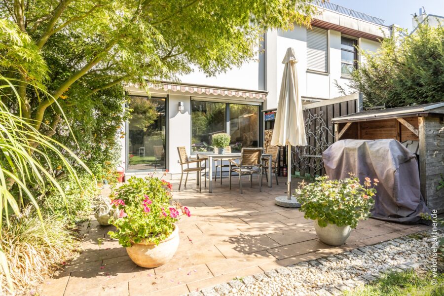 Energetisch saniertes Reihenhaus mit PV-Anlage und großem West-Garten - Charmante Westterrasse