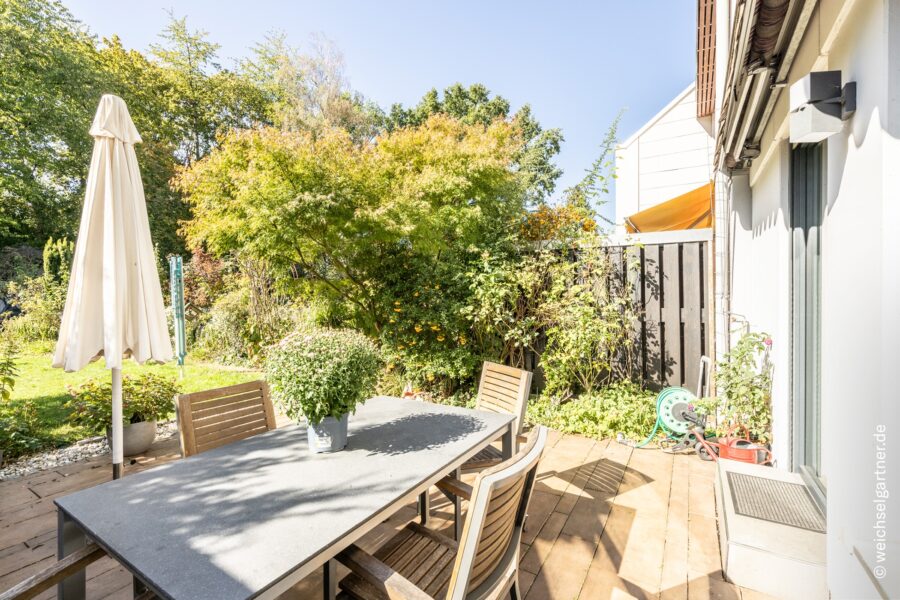 Energetisch saniertes Reihenhaus mit PV-Anlage und großem West-Garten - Lauschiger Garten