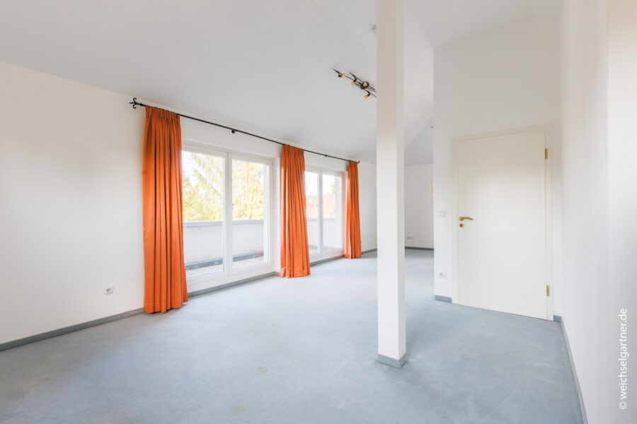 Großzügiges Einfamilienhaus auf herrlichem Grundstück - Offen gestaltetes Dachgeschoss