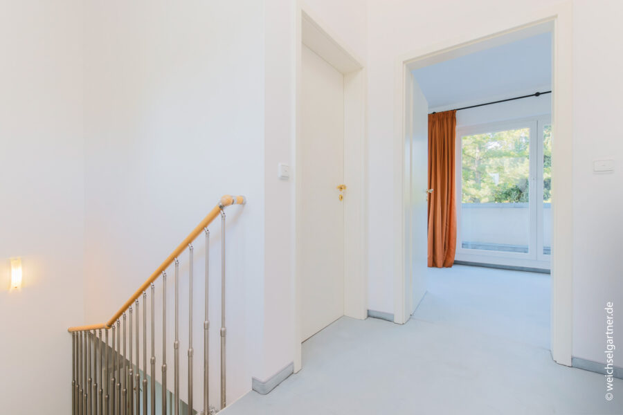 Großzügiges Einfamilienhaus auf herrlichem Grundstück - Flurbereich im Dachgeschoss