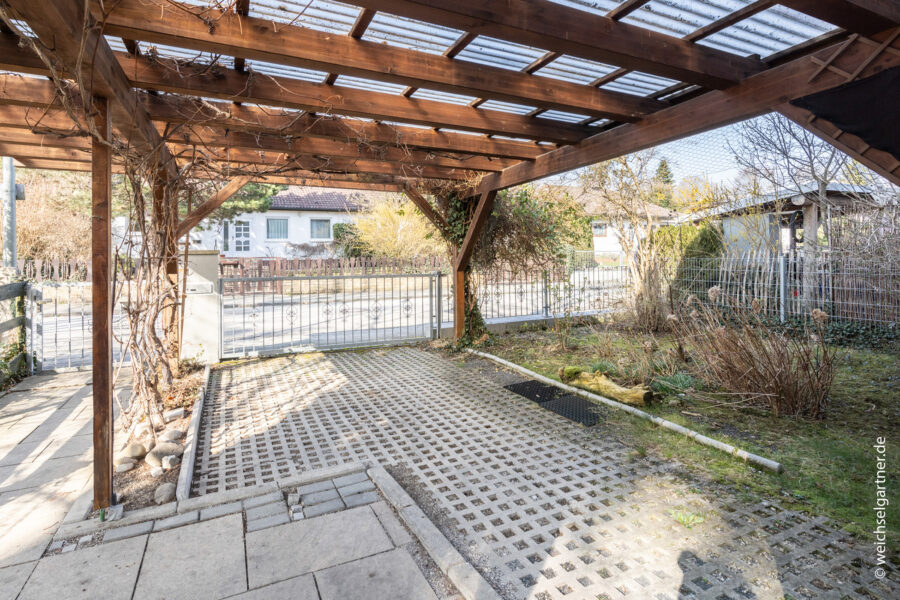 Erbbaurecht: Attraktive Doppelhaushälfte auf herrlichem Grundstück in ruhiger Wohnlage - Carport