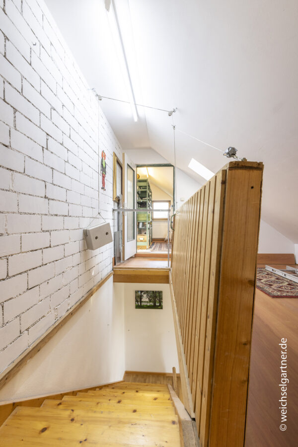 Erbbaurecht: Attraktive Doppelhaushälfte auf herrlichem Grundstück in ruhiger Wohnlage - Vorraum Dachboden