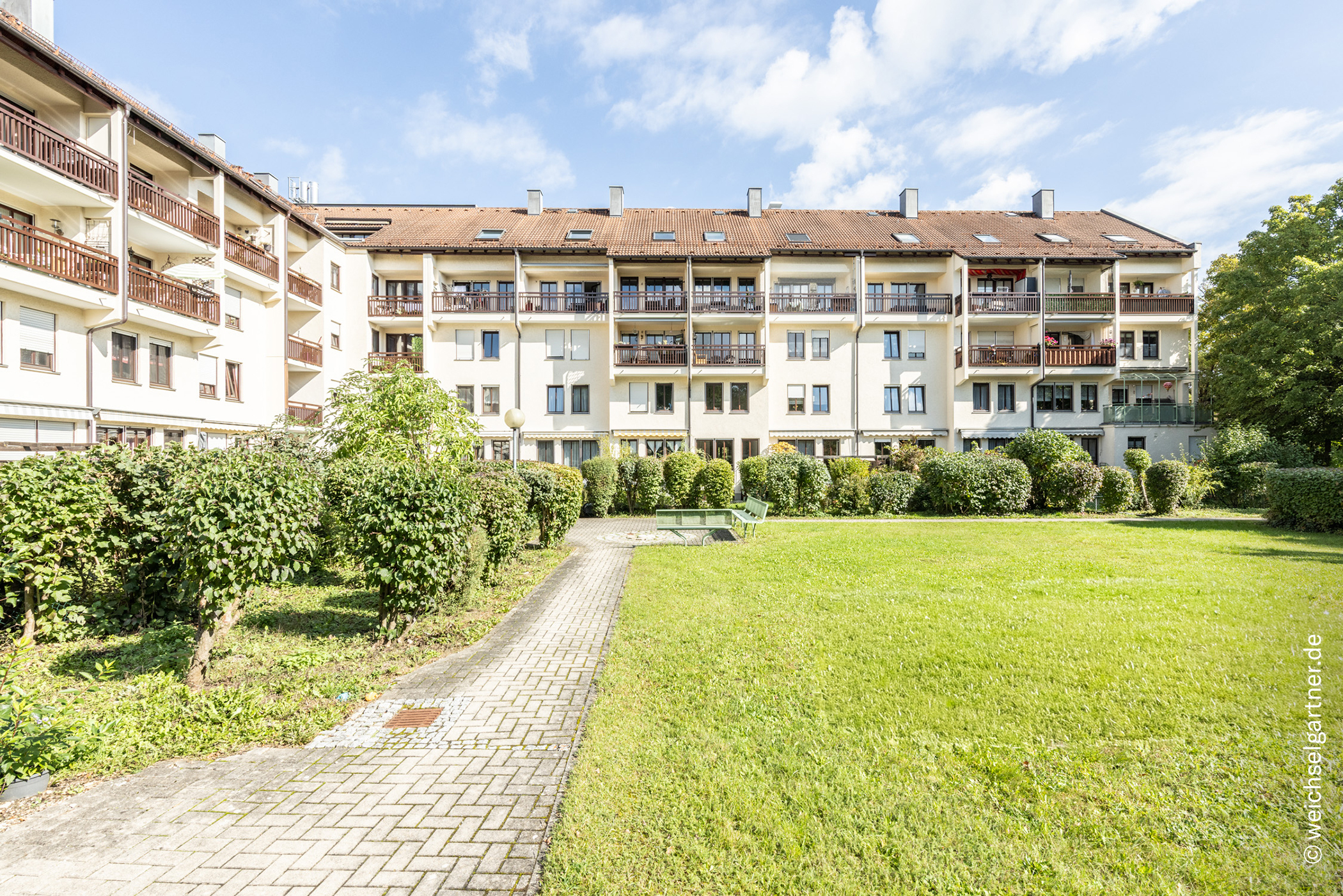 “Haus im Haus” mit ca. 118 m2 Gesamtfläche in einer grünen und gepflegten Wohnanlage, 85716 Unterschleißheim, Maisonettewohnung