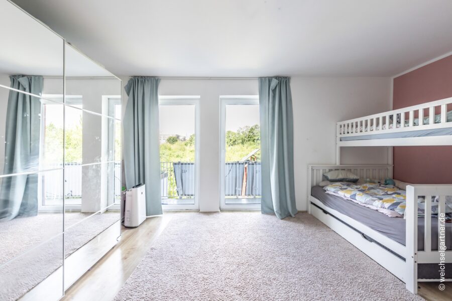 Modernisiertes Reihenmittelhaus mit schönem Westgarten in ruhiger Stichstraßenlage - Schlafzimmer OG