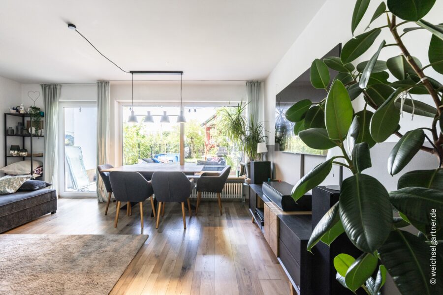 Modernisiertes Reihenmittelhaus mit schönem Westgarten in ruhiger Stichstraßenlage - Lichtdurchfluteter Wohnbereich