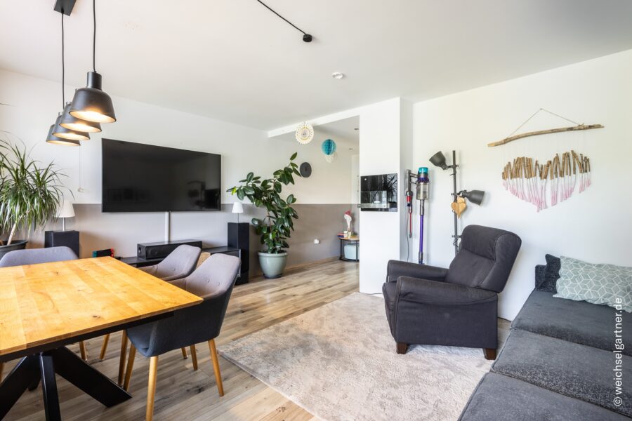 Modernisiertes Reihenmittelhaus mit schönem Westgarten in ruhiger Stichstraßenlage - Lichtdurchfluteter Wohnbereich