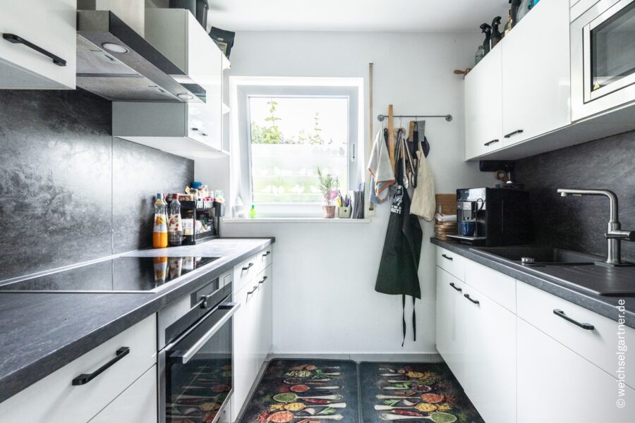 Modernisiertes Reihenmittelhaus mit schönem Westgarten in ruhiger Stichstraßenlage - Einbauküche