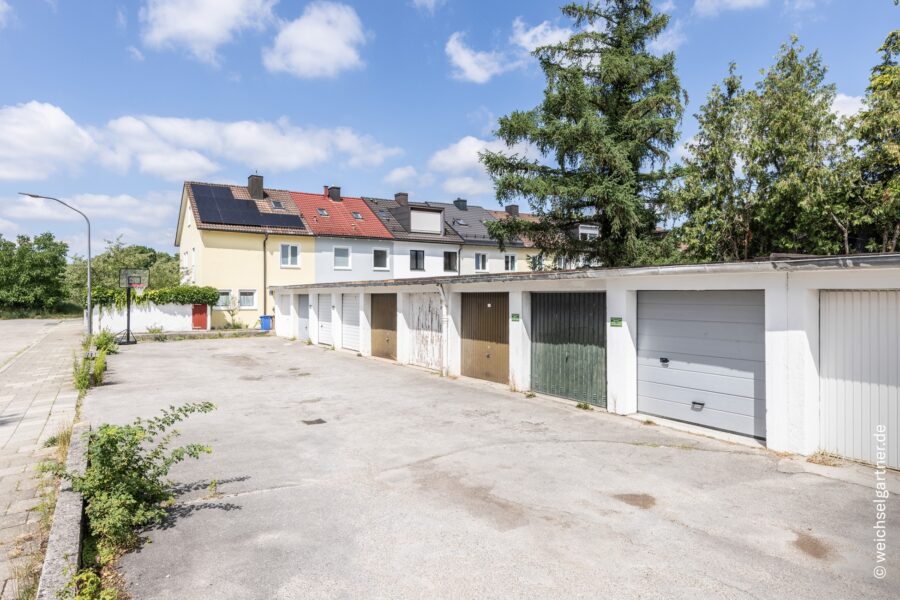 Modernisiertes Reihenmittelhaus mit schönem Westgarten in ruhiger Stichstraßenlage - Benachbarter Garagenhof