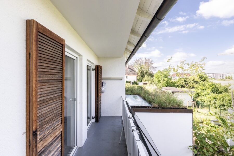 Modernisiertes Reihenmittelhaus mit schönem Westgarten in ruhiger Stichstraßenlage - Westbalkon