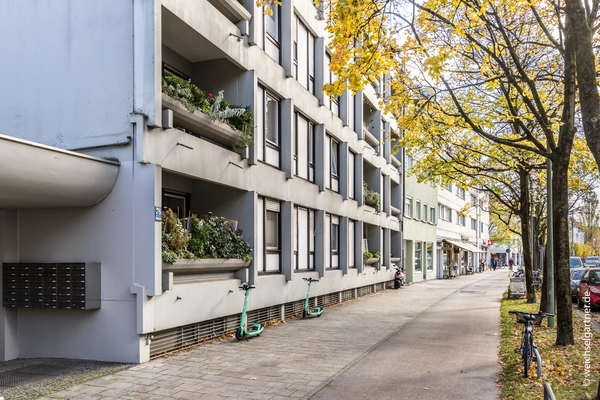 Erbbaurecht: Ideal geschnittene und bezugsfreie Eigentumswohnung mit West-Loggia, 80637 München, Etagenwohnung