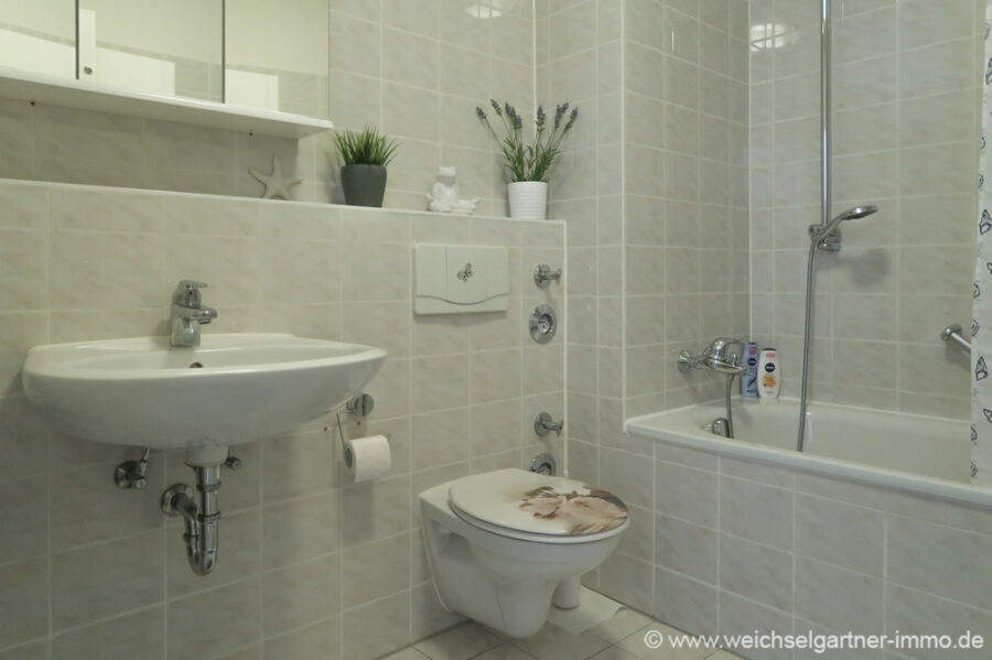 Schönes Appartement Nähe Flughafen - Badezimmer mit Waschmaschinenanschluss