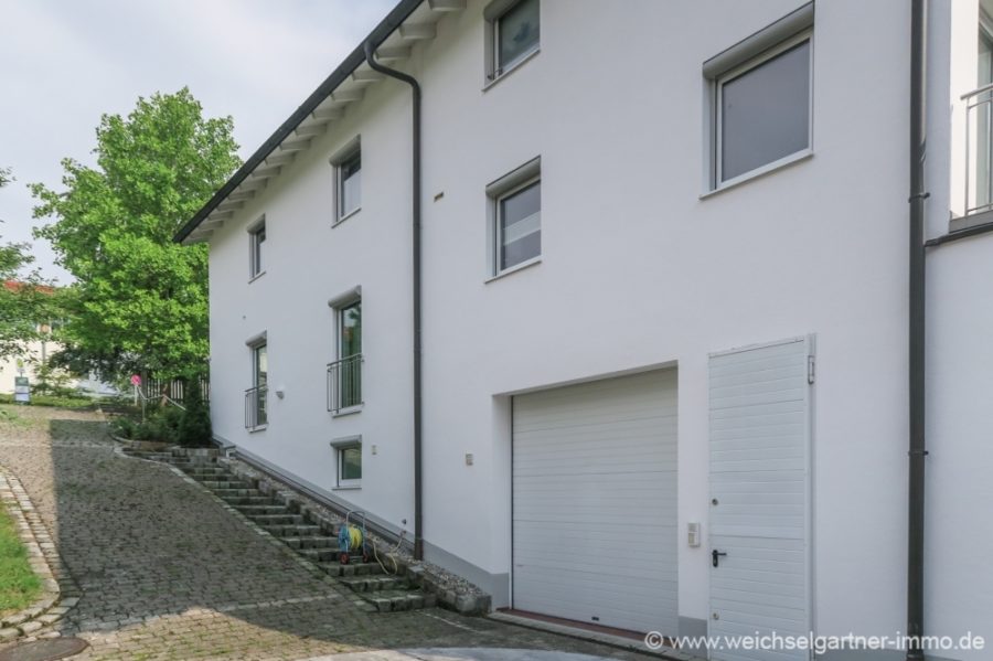 Besonderheit - Wohnen, Büro und Lager/Produktion - Zufahrt und Rolltor