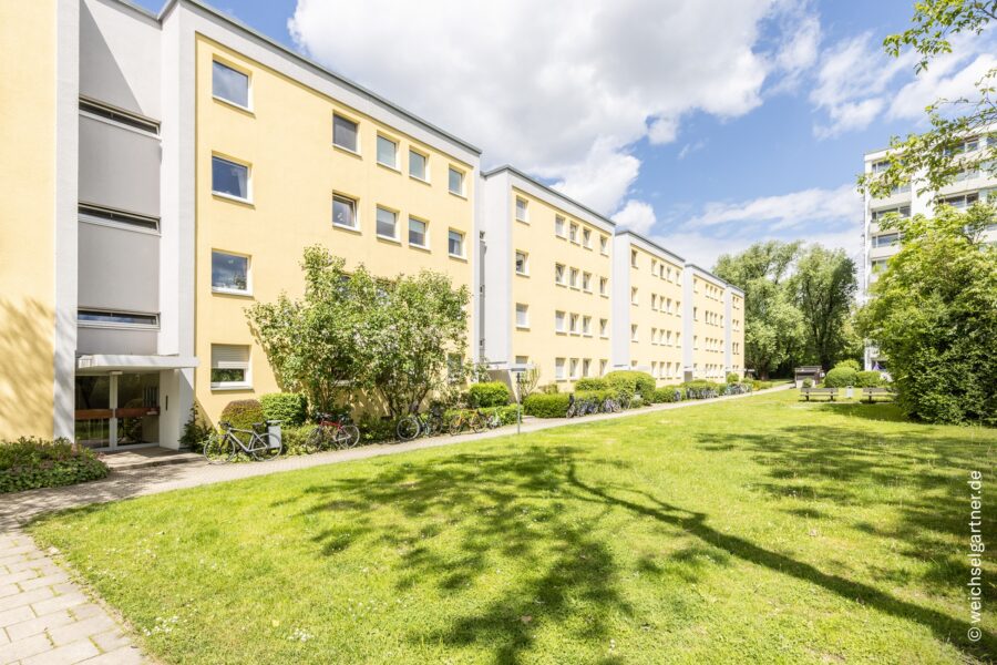 Direkt am Park: Charmante, bezugsfreie Eigentumswohnung mit Westbalkon und Blick ins Grüne - Gepflegte Wohnanlage
