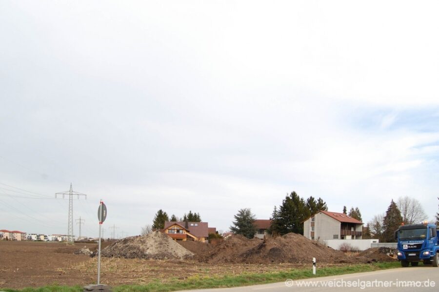 Attraktives Wohnbaugrundstück - Grundstück dahinter Baustelle