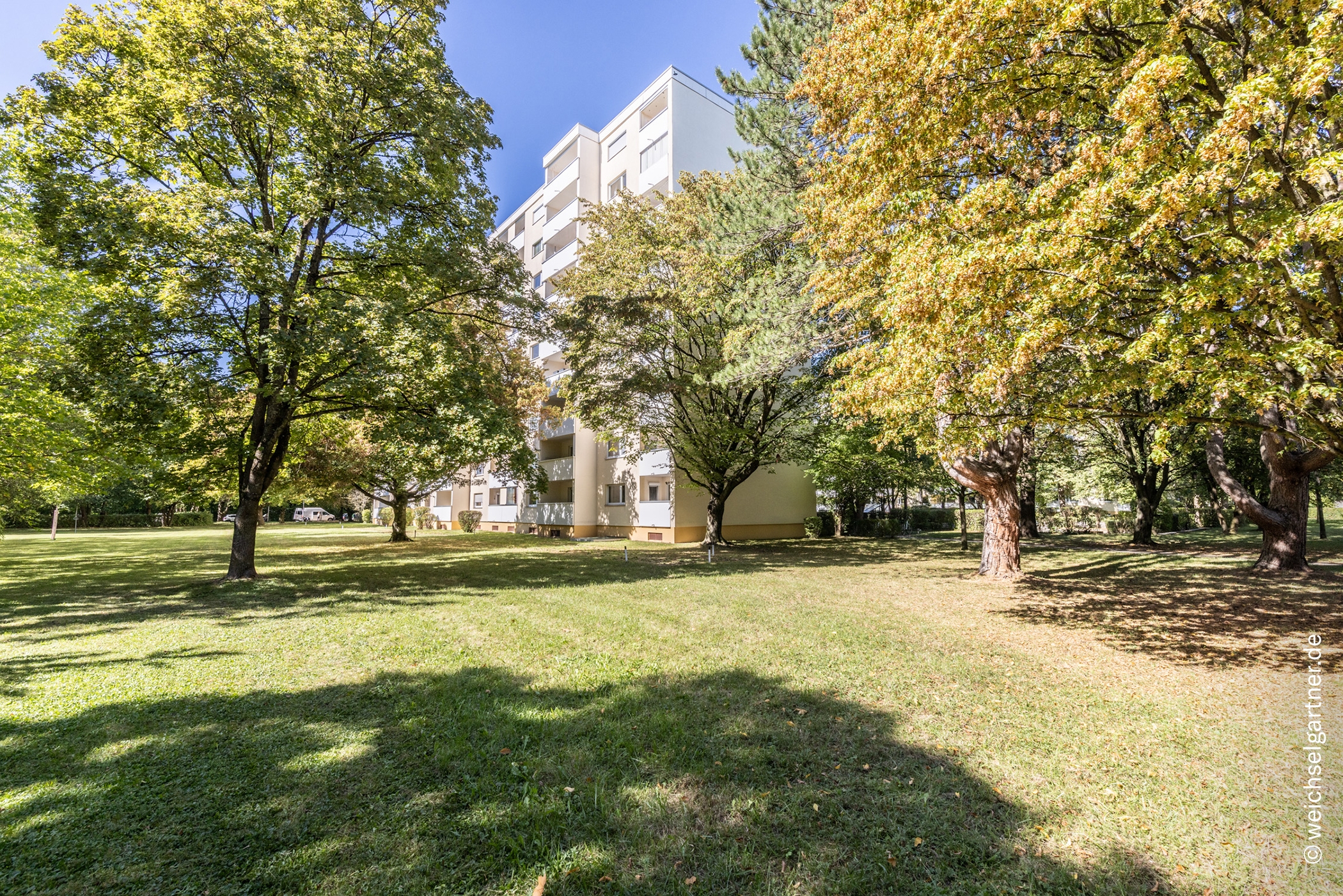 Sofort verfügbares Appartement mit geräumiger Süd-Loggia in beliebter Lage, 81927 München, Etagenwohnung