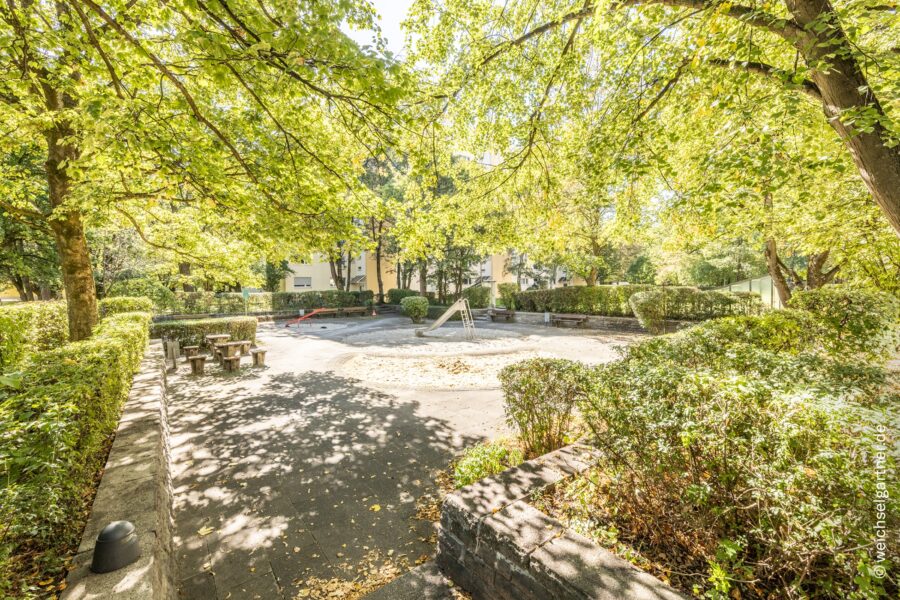 Sofort verfügbares Appartement mit geräumiger Süd-Loggia in beliebter Lage - Spielplatz im Grundstück