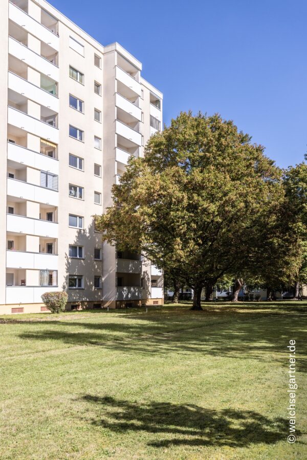 Sofort verfügbares Appartement mit geräumiger Süd-Loggia in beliebter Lage - Rückseite des Gebäudes