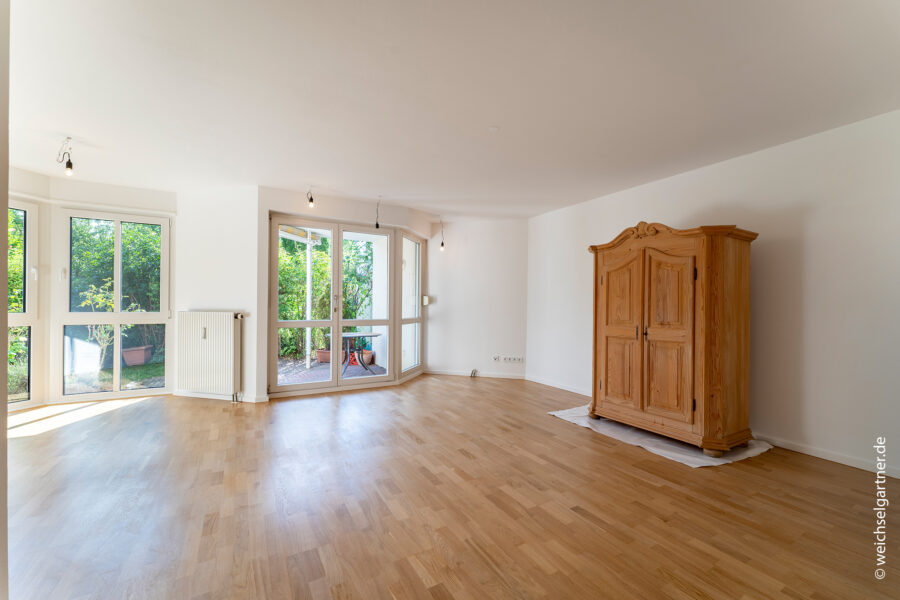 Attraktive Gartenwohnung in ruhiger und grüner Wohnanlage - Weitere Aufnahme – Wohnzimmer