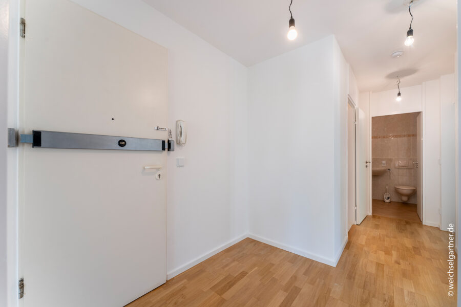 Attraktive Gartenwohnung in ruhiger und grüner Wohnanlage - Eingangs- und Dielenbereich