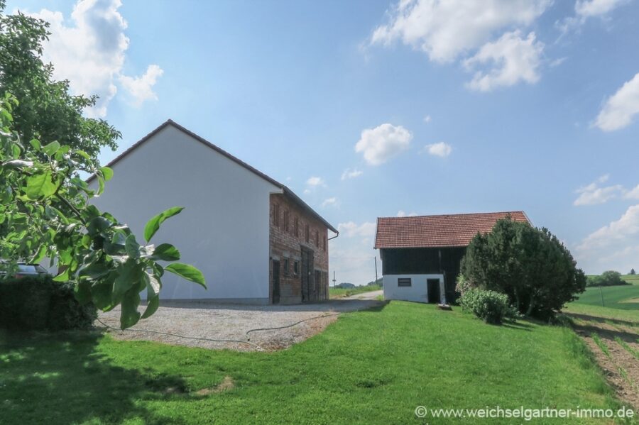 Schöner Bauernhof in herrlicher Landschaft - Blick Richtung Stallgebäude