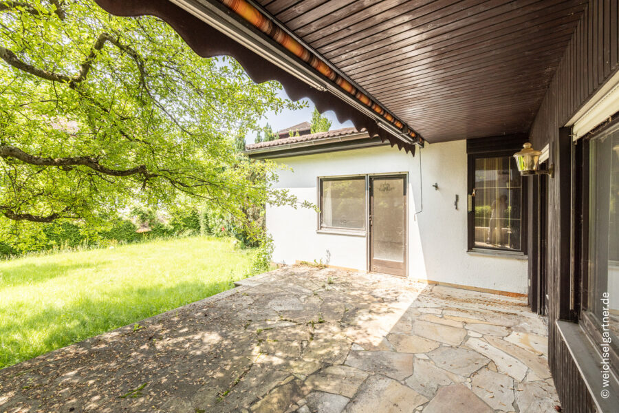 Großzügiges Bungalow-Einfamilienhaus mit sonnigem Südgarten - Charmanter Terrassenbereich