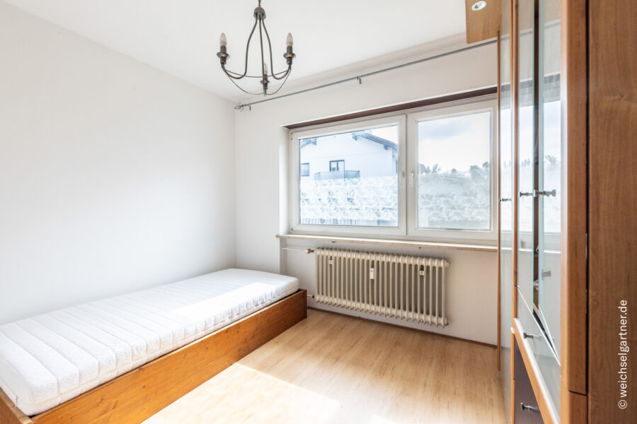 Eigentumswohnung mit herrlichem West-Garten, extra Hobbykeller und zwei Garagen - Schlafzimmer