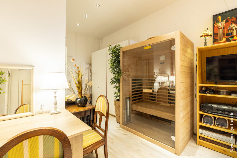 Ansprechende Eigentumswohnung mit sonnigem Balkon, separatem Hobbyraum und TG-Einzelstellplatz - Inklusive Infrarotkabine