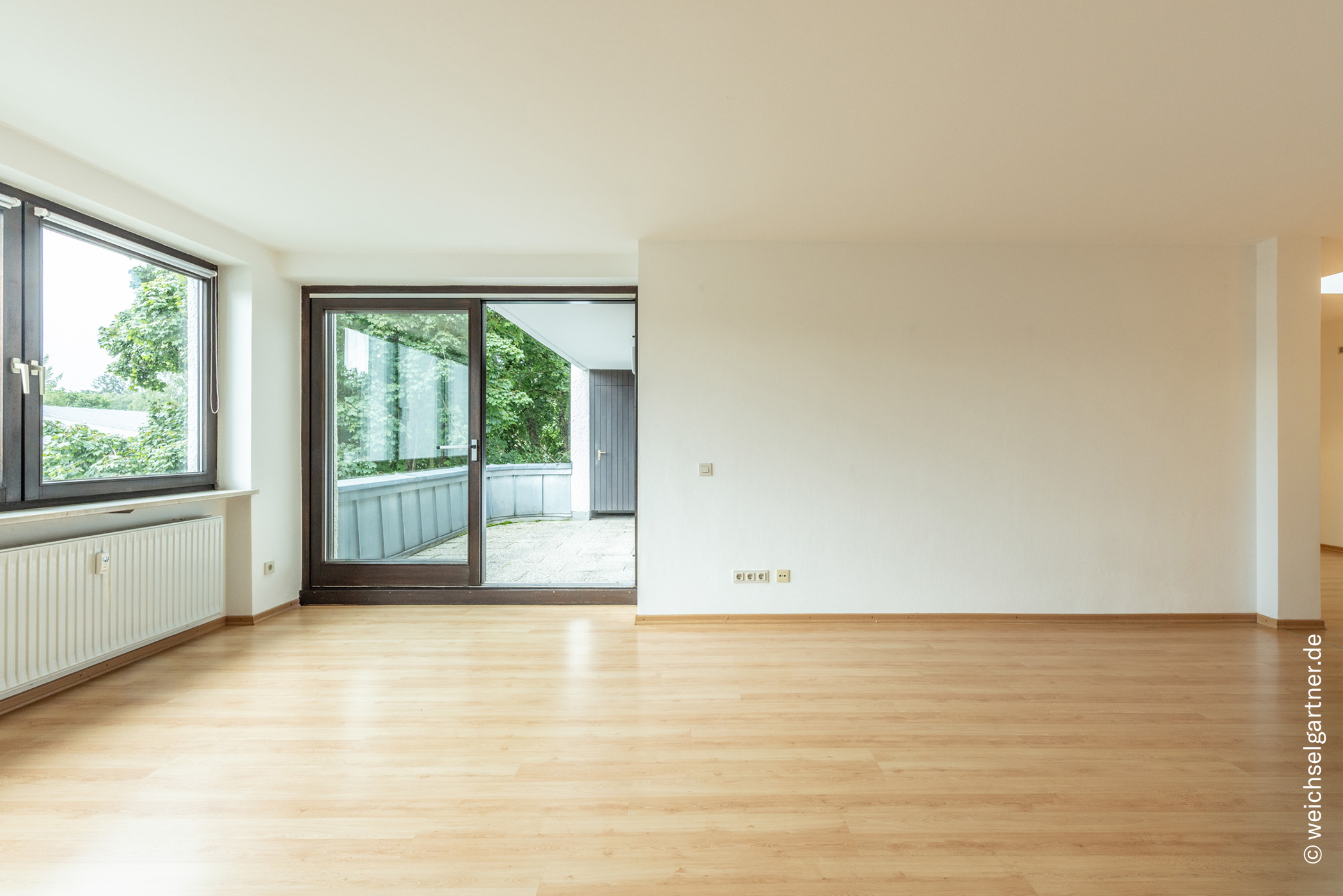 Bezugsfreie, geräumige und ruhige Wohnung mit top Infrastruktur und einer abschließbaren Garage, 85598 Vaterstetten, Etagenwohnung