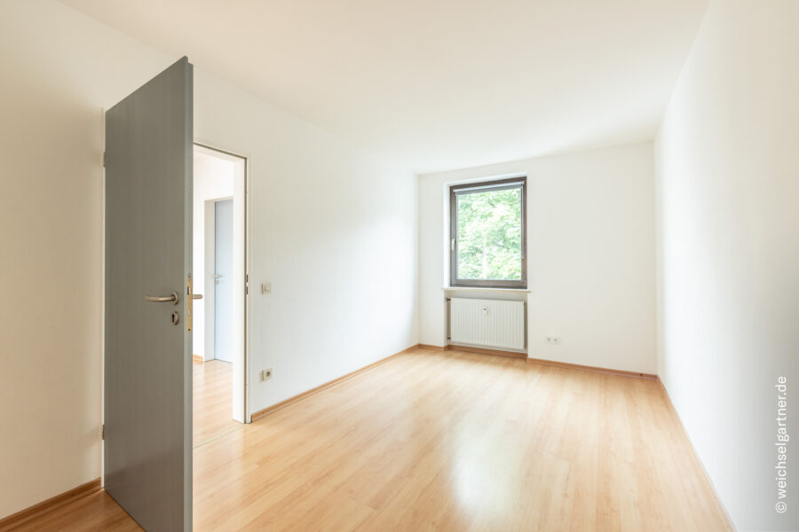 Bezugsfreie, geräumige und ruhige Wohnung mit top Infrastruktur und einer abschließbaren Garage - Kinderzimmer