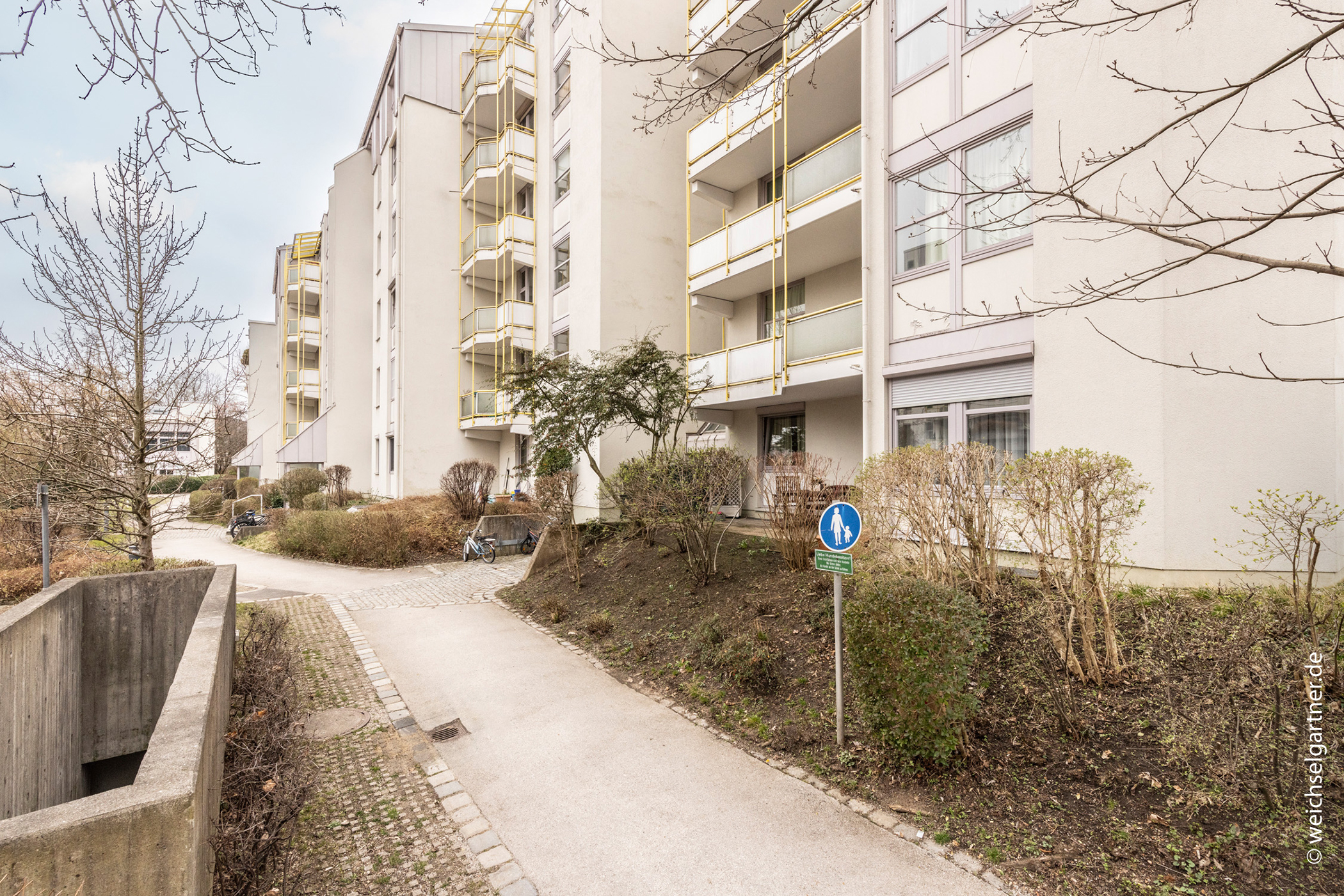 Ideal geschnittene Eigentumswohnung mit Westbalkon direkt im Arabellapark, 81925 München, Etagenwohnung