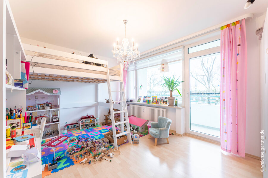 Sonnige Eigentumswohnung mit herrlichem Süd-Blick - Schönes Kinderzimmer