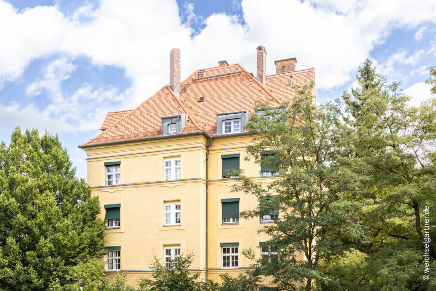 Stilvolle Altbauwohnung mit Loggia im denkmalgeschützten Bauensemble in ruhiger Wohnlage - Denkmalgeschütztes Bauensemble