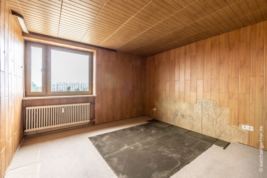 Direkt am Truderinger-Wald: Sanierungsbedürftige Eigentumswohnung mit Süd-Loggia und TG-Stellplatz - Schlafzimmer