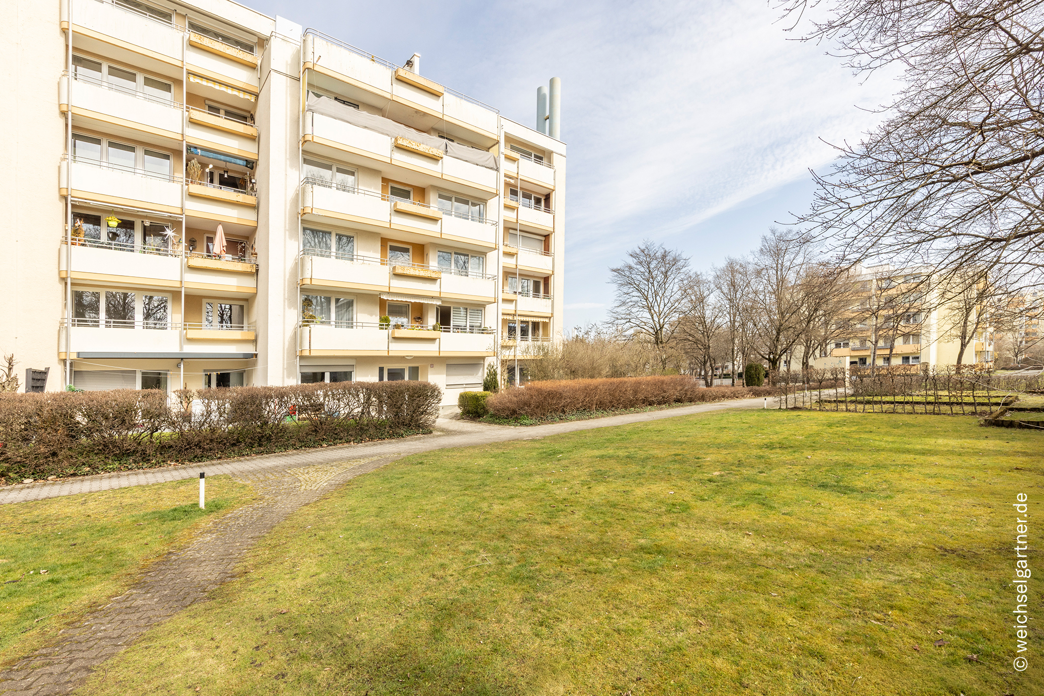 Direkt am Truderinger Wald: Sanierungsbedürftige Eigentumswohnung mit Süd-Loggia und TG-Stellplatz, 85540 Haar, Etagenwohnung