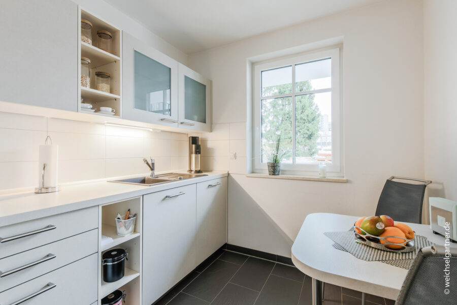 Neuwertige und energieeffiziente Eigentumswohnung in zentraler Lage - Küche mit Einbauküche