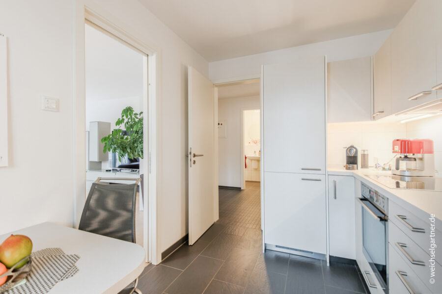 Neuwertige und energieeffiziente Eigentumswohnung in zentraler Lage - Weitere Ansicht der Küche
