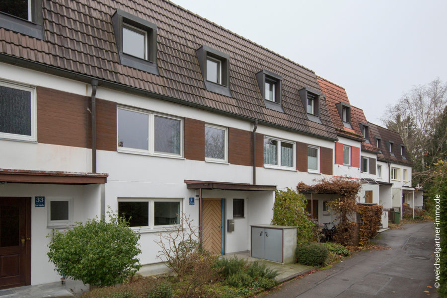 Interessantes Reihenmittelhaus in Split-Level-Bauweise mit Süd-Garten - Das Haus von Außen