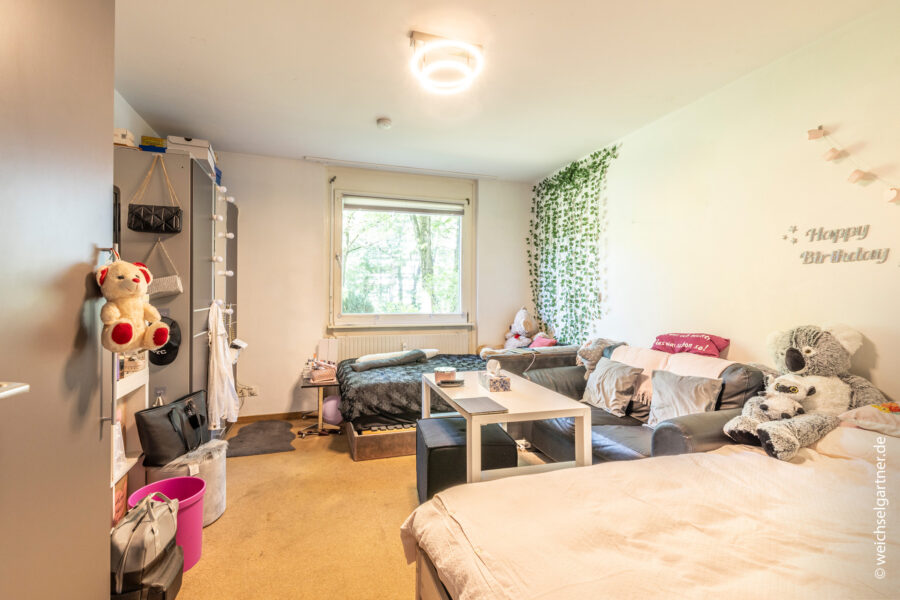 Renovierungsbedürftige Gartenwohnung direkt im Arabellapark - Elternschlafzimmer