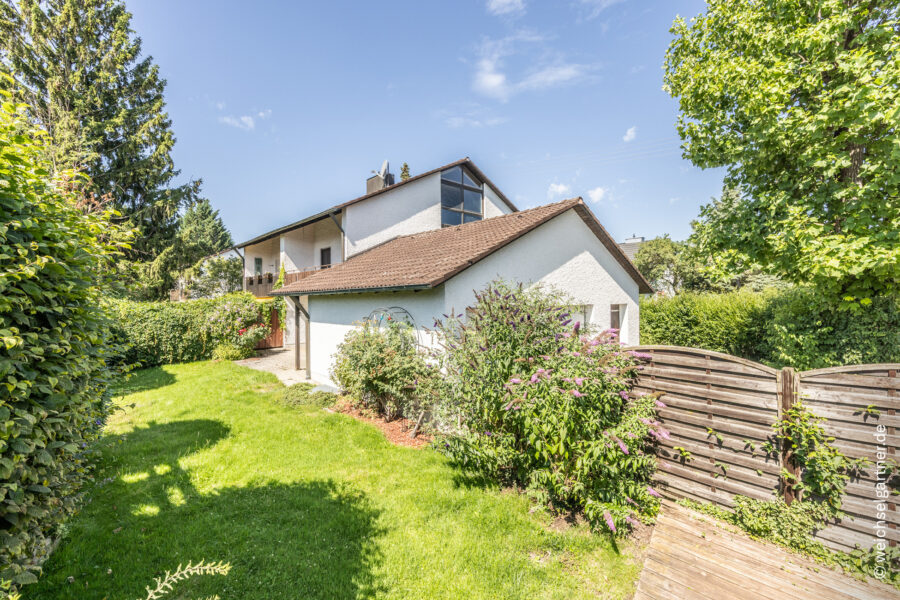 Großzügige Doppelhaushälfte mit sonnigem Garten und geräumiger Doppelgarage - Gartenbereich